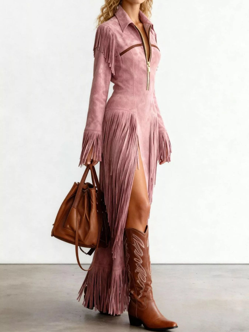 Vestido de ante con flecos y aberturas