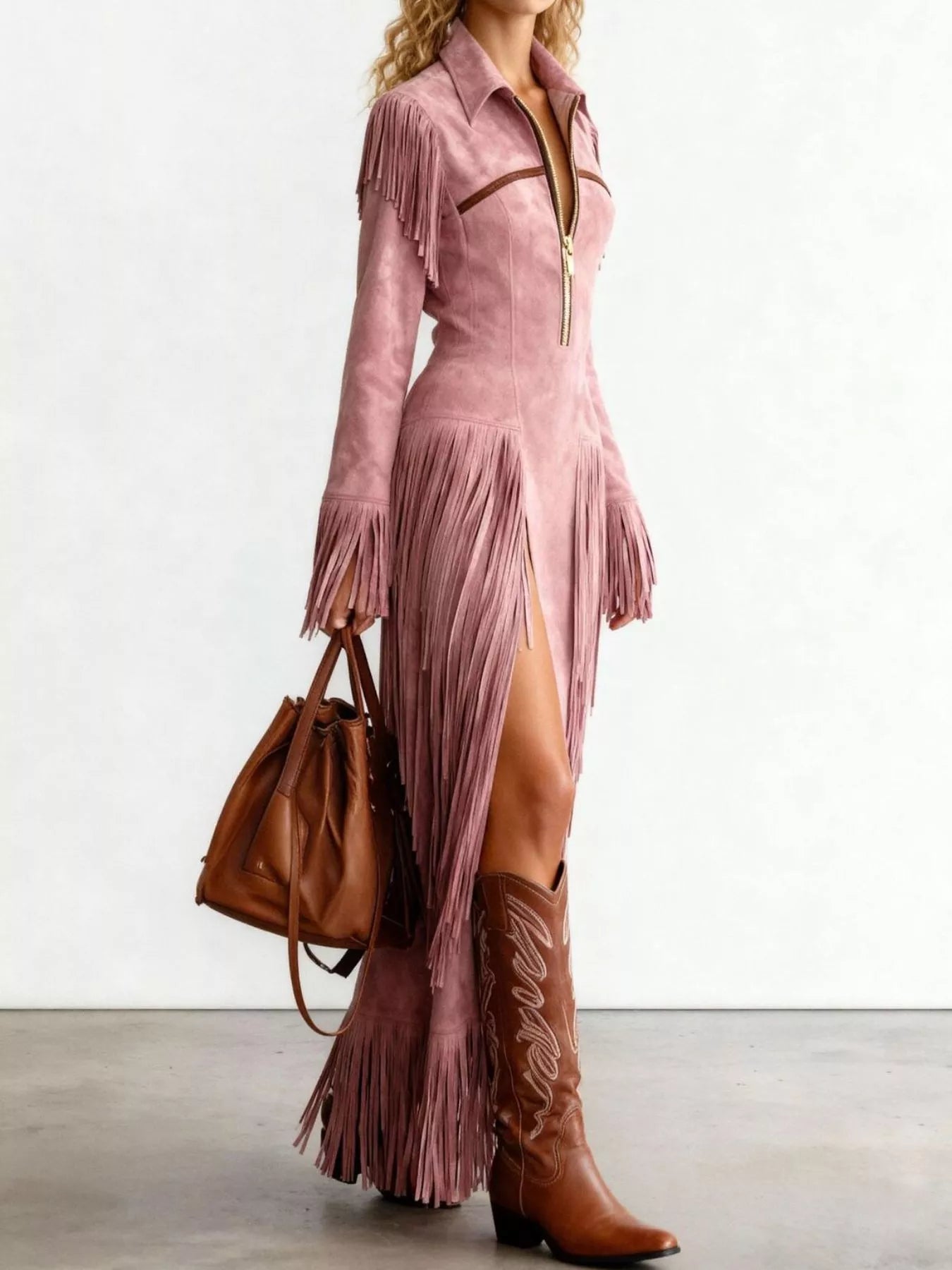 Vestido de ante con flecos y aberturas